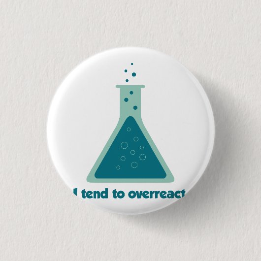 私はビーカー化学科学の過剰反応しがちです 缶バッジ (正面)