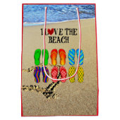 私はビーチ、砂のビーチサンダルが大好き ミディアムペーパーバッグ (裏面)