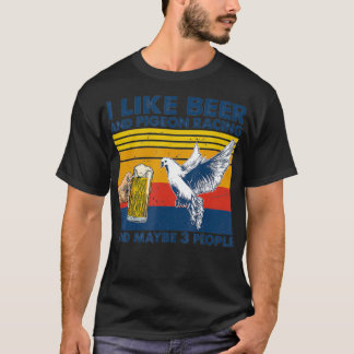 私はビールとハトのレースが好きで、おそらく3人 Tシャツ