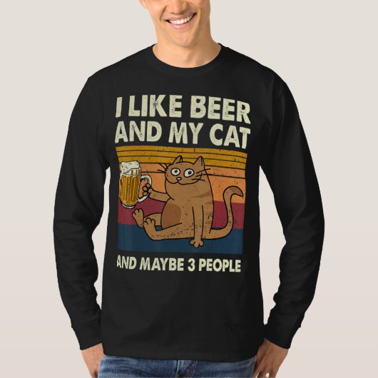 私はビールと猫が好きで、3人の猫が好きかもしれない Tシャツ (正面)