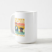 私はビールと私の犬が好きで、おそらく3人の犬が好きだ コーヒーマグカップ (正面左)