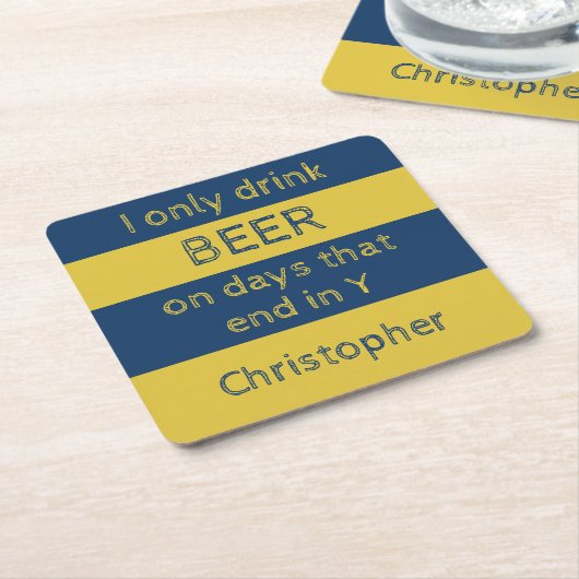 私はビールの海軍と金ゴールドの名を付けただけで飲む スクエアペーパーコースター (アングル)