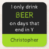 私はビールを飲むだけ緑色と黒の名前 スクエアペーパーコースター (正面)