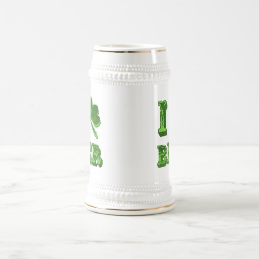 私はビールシャムロックのセントパトリック日のジョッキを愛します ビールジョッキ (中央)