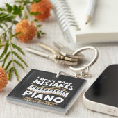 私はピアノの時は遊間違わない キーホルダー (正面右)