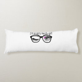 私はピンクのアイシャドウを持つとても神経質な女の子だ ボディピロー