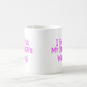 私はピンクを結婚している私の娘を生き延びました コーヒーマグカップ (中央)