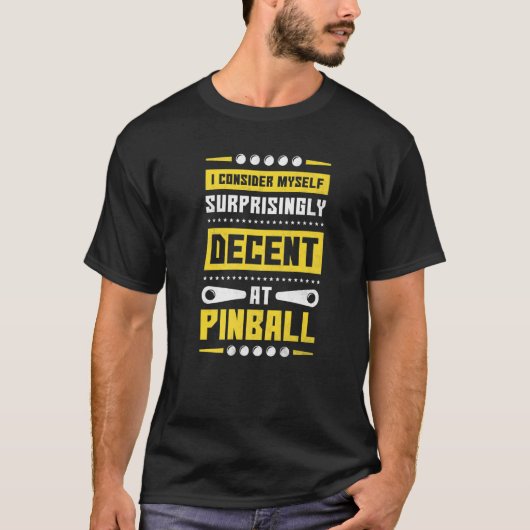私はピンボールで自分を驚くほど礼儀正しいと思う8 Tシャツ (正面)