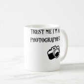 私はプロの写真家です 面白い 写真 Tシャツ コーヒーマグカップ (正面右)