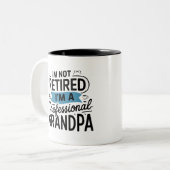 私はプロフェッショナル退職したのおじいちゃんじゃない ツートーンマグカップ (正面左)