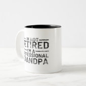 私はプロフェッショナル退職したのおじいちゃんじゃない ツートーンマグカップ (正面左)
