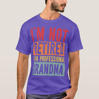 私はプロフェッショナル退職したの祖母ではなおもしろいい Tシャツ