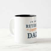 私はプロフェッショナル退職したパパじゃないおもしろい ツートーンマグカップ (正面左)