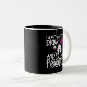 私はプードル犬にワインを飲みたいだけだ ツートーンマグカップ (正面右)