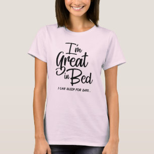 私はベッドのTシャツで素晴らしいです Tシャツ