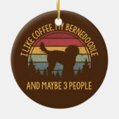 私はベルネドードルと多分3人の人のコーヒーが好き セラミックオーナメント (裏面)