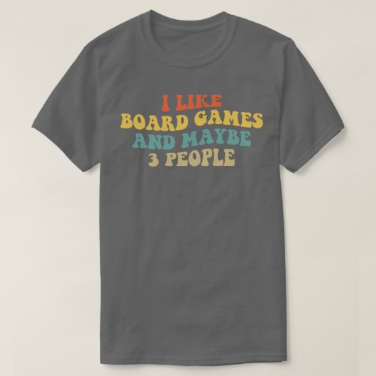 私はボードゲームが好きで、多分3人が好き Tシャツ (デザイン正面)