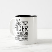 私はマジシャンではなく、最高経営責任者です ツートーンマグカップ (正面左)