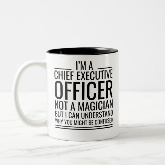 私はマジシャンではなく、最高経営責任者です ツートーンマグカップ (左)