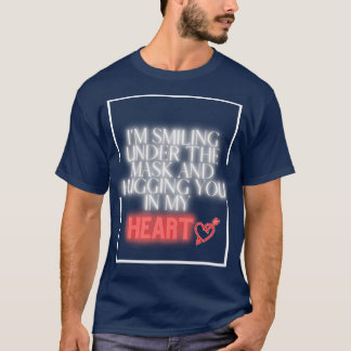 私はマスクの下で笑って私の中であなたを抱き込む Tシャツ