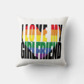 私はモダンガールフレンドの虹ハートが大好き クッション (裏面)