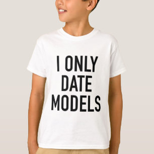 私はモデルだけに日付を記入します Tシャツ