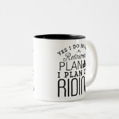 私はモトに乗る予定の退職計画がある ツートーンマグカップ (正面右)