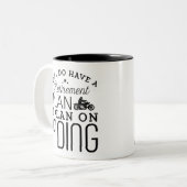 私はモトに乗る予定の退職計画がある ツートーンマグカップ (正面左)