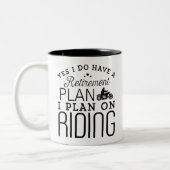 私はモトに乗る予定の退職計画がある ツートーンマグカップ (左)