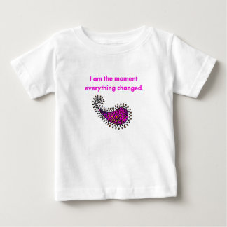 私はモーメントピンクペイズリー ベビーTシャツ