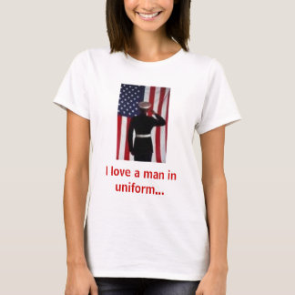 私はユニフォームの人を…愛します Tシャツ