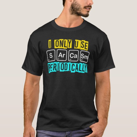 私はユーモアのある定期的に皮肉しか使わない Tシャツ (正面)