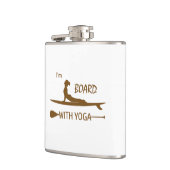私はヨガと一緒に乗っている フラスク (左)