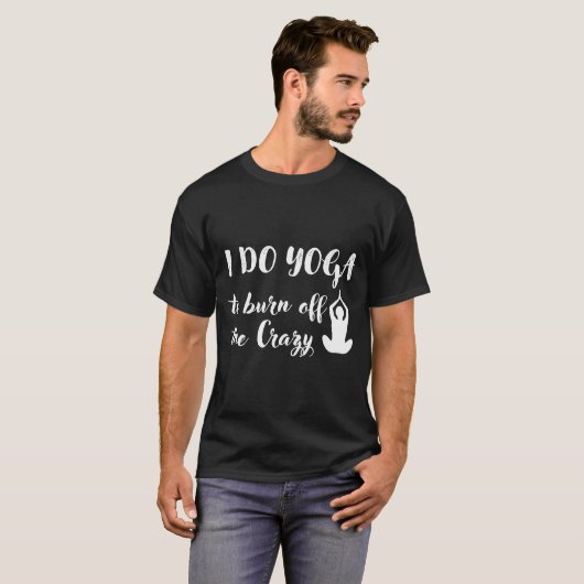私はヨガをして禅の落ち着きを熱狂する取り除保ける Tシャツ (正面フル)