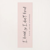 私はヨガマットを壊さないように曲げる。 ヨガマット (裏面)