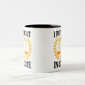 私はライトアップを弁護士のリタイゲーターに入おもしろいれる – ツートーンマグカップ (中央)