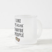 私はラザニアと多分3人が好きだ  フロストグラスマグカップ (正面右)