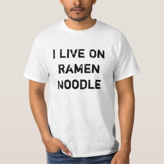 私はラーメンヌードルに住んでいます Tシャツ (正面)