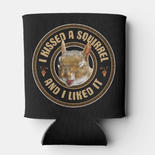 私はリスにキス – パロディおもしろい 缶クーラー (裏面)