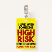 私はリスクの高いバックバッジを持つ人と一緒に住んでいる バッジ (裏面クリップ)
