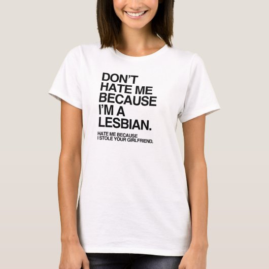 私はレズビアンだからといって私を憎まないで Tシャツ (正面)