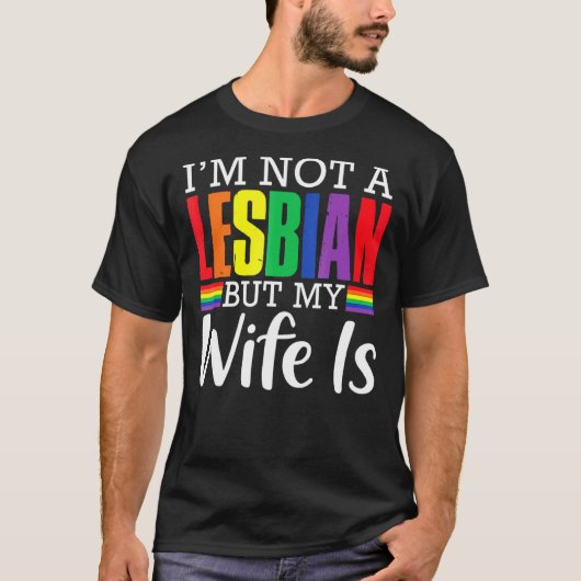 私はレズビアンではないが、妻はLgbtレインボー結婚だ Tシャツ (正面)