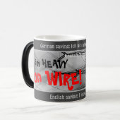 私はワイヤーに重い – 間抜け transl.ドイツ語! モーフィングマグカップ (正面左)