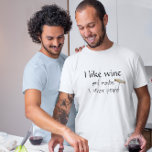 私はワインが好きで、多分3人の人がユーモア Tシャツ<br><div class="desc"></div>