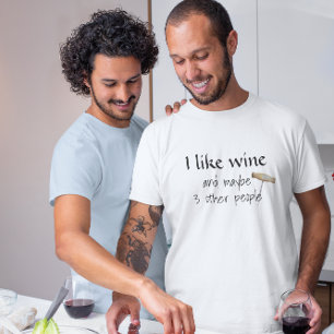 私はワインが好きで、多分3人の人がユーモア Tシャツ