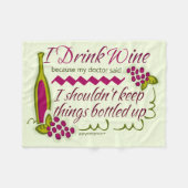 私はワインのおもしろいな引用文を飲みます フリースブランケット (正面(横))