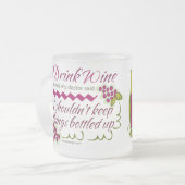 私はワインのおもしろいな引用文を飲みます フロストグラスマグカップ (正面左)