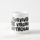 私はヴァージニアの地震を生き延びました コーヒーマグカップ (中央)