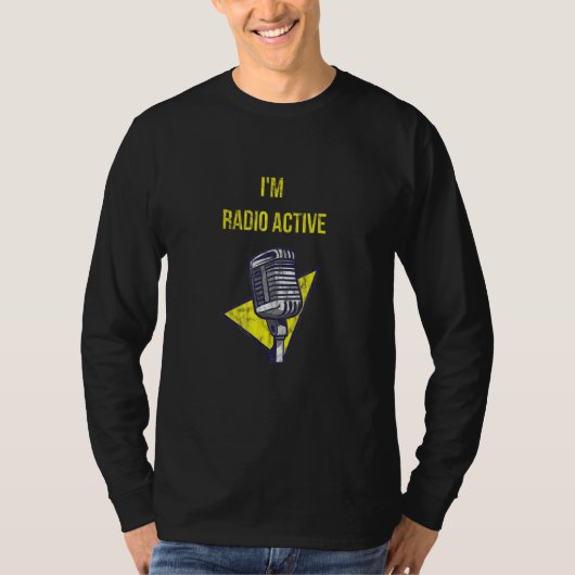 私はヴィンテージマイクでラジオを使う Tシャツ (正面)