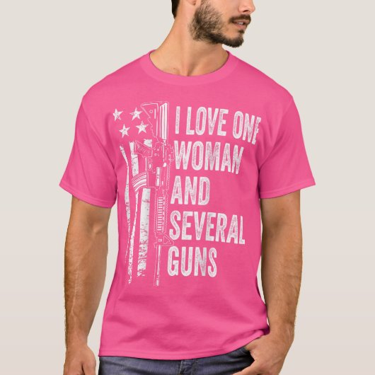 私は一人の女性と銃が大好き – 夫おもしろい Tシャツ (正面)